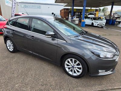 Used Ford Focus Titanium 125 HP (91 kW) 2016 Grey Hatchback