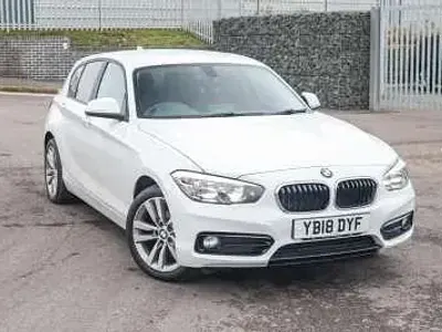 Używany BMW 118 Sport Line 2018 Biały Hatchback
