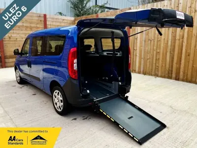 Begagnad Fiat Doblò 2018 Blå Minibuss