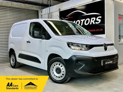 Usado Citroën Berlingo 2025 Branco Monovolume