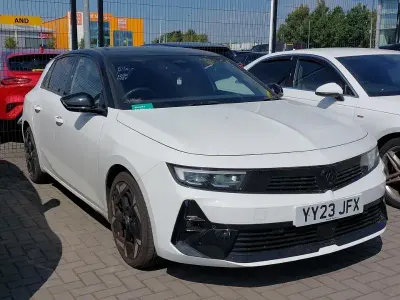 Used Vauxhall Astra GSe 225 HP (165 kW) 2023 White Hatchback