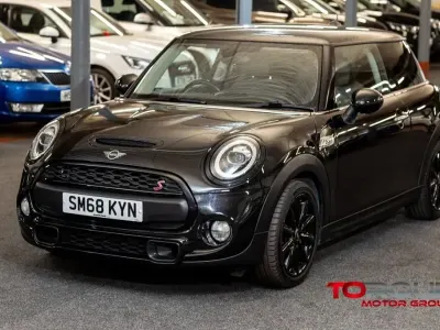 Używany Mini Cooper S Hatch 192 KM (141 kW) 2018 Czarny Hatchback