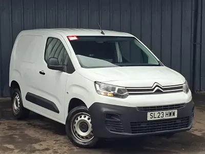 Usado Citroën Berlingo 100 CV (73 kW) 2023 Blanco Monovolumen