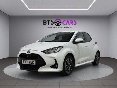 Used Toyota Yaris Hybrid Design 116 HP (85 kW) 2022 White Hatchback