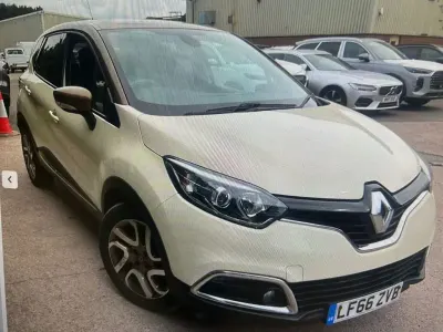 Usado Renault Captur Iconic 90 HP (66 kW) 2016 Branco SUV