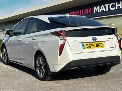 Used Toyota Prius Business Edition 2016 White Hatchback
