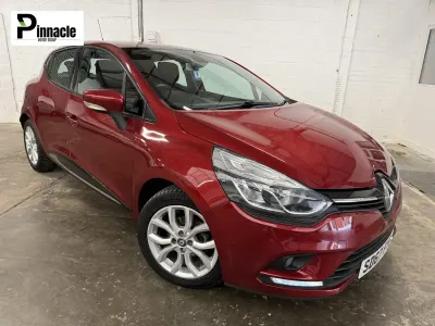 Begagnad Renault Clio IV Dynamique 90 HK (66 kW) 2017 Röd Halvkombi
