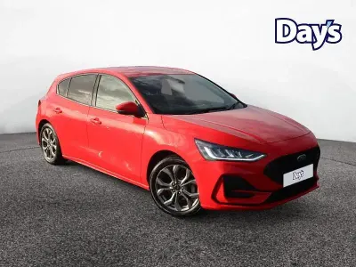 Begagnad Ford Focus ST-Line 2022 Röd Halvkombi