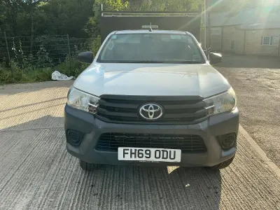 Used Toyota HiLux Active 150 HP (110 kW) 2020 White Pickup