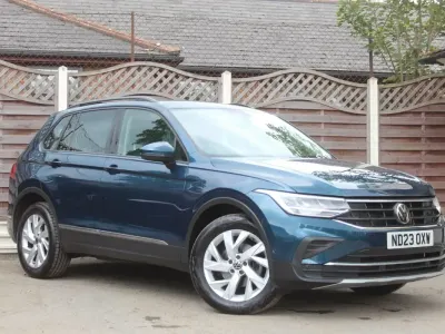 Second-hand VW Tiguan Life 150 CP (110 kW) 2023 Albastru SUV