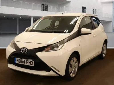 Used Toyota Aygo X-play 69 HP (50 kW) 2015 White Hatchback