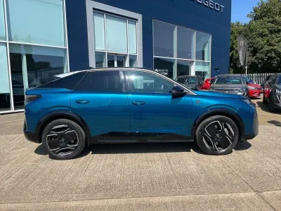 Used Peugeot e-3008 GT 152 kW (207 HP) 2024 Blue SUV