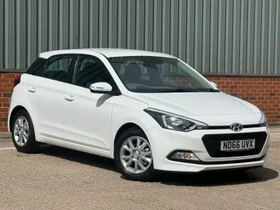 Used Hyundai i20 SE 84 HP (61 kW) 2017 White Hatchback