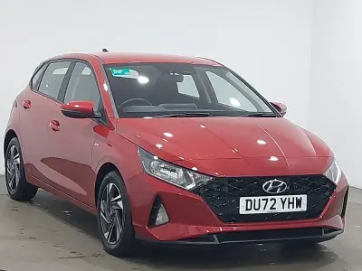 Używany Hyundai i20 SE 100 KM (73 kW) 2023 Czerwony Hatchback