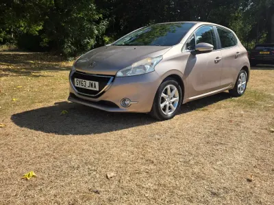 Used Peugeot 208 Active 82 HP (60 kW) 2013 Pink Hatchback