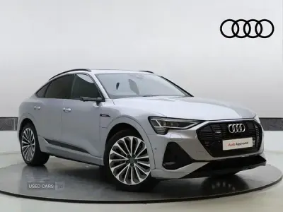 Usado Audi e-tron Comfort 300 kW (408 HP) 2021 Prateado SUV