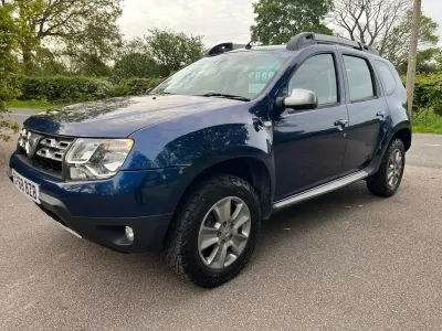 Usado Dacia Duster Lauréate 106 HP (77 kW) 2018 Azul SUV