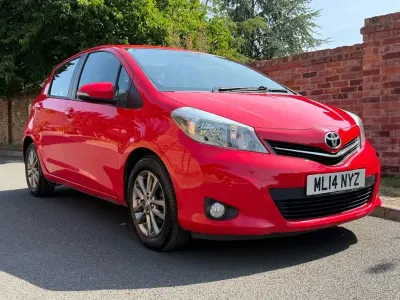 Used Toyota Yaris Multidrive S 99 HP (72 kW) 2014 Red Hatchback