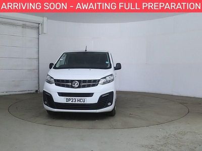 Second-hand Vauxhall Vivaro 100 CP (73 kW) 2023 Alb Monovolum