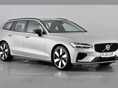 Usado Volvo V60 Plus 350 HP (257 kW) 2025 Prateado Carrinha