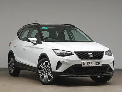 Begagnad Seat Arona SE Technology 95 HK (69 kW) 2023 Vit SUV