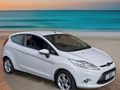 Used Ford Fiesta Zetec 82 HP (60 kW) 2012 White Hatchback