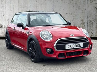 Begagnad Mini Cooper Hatch 134 HK (98 kW) 2018 Röd Halvkombi