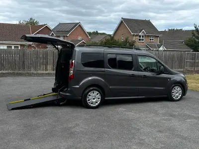 Used Ford Grand Tourneo Connect Zetec 120 HP (88 kW) 2019 Grey MPV
