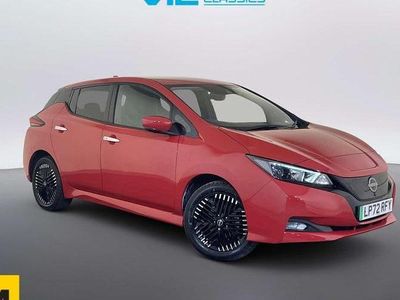 Begagnad Nissan Leaf N-Connecta 160 kW (218 HK) 2022 Röd Halvkombi