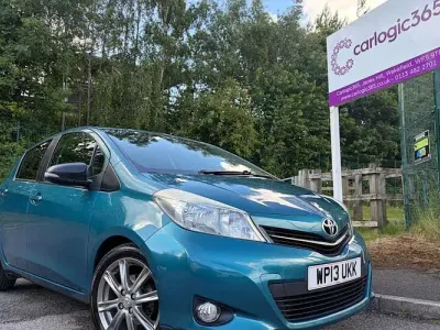 Used Toyota Yaris SR 101 HP (74 kW) 2013 Blue Hatchback