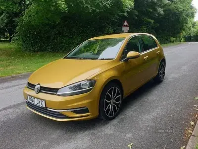 Used VW Golf VII SE 115 HP (84 kW) 2017 Yellow Hatchback