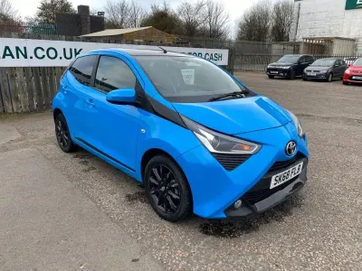 Used Toyota Aygo x-press 71 HP (52 kW) 2018 Blue Hatchback