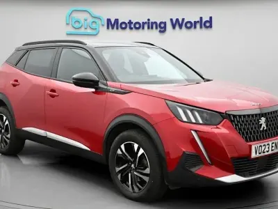 Gebraucht Peugeot 2008 GT 131 PS (96 kW) 2023 Rot SUV