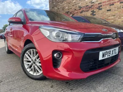 Usado Kia Rio 100 CV (73 kW) 2019 Rojo Utilitario