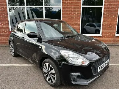 Usado Suzuki Swift SZ-T 90 HP (66 kW) 2020 Preto Citadino
