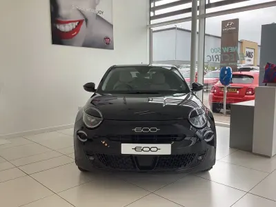 New Fiat 600 S 99 HP (72 kW) 2025 Black SUV