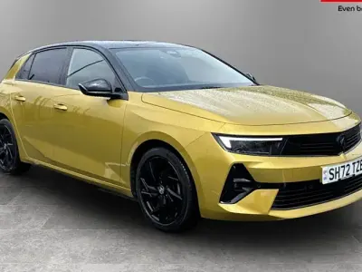 Used Vauxhall Astra GS Line 131 HP (96 kW) 2022 Yellow Hatchback