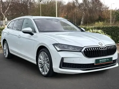 Used Skoda Superb LAURIN & KLEMENT 190 HP (139 kW) 2025 White Estate