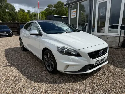 Used Volvo V40 R-Design 120 HP (88 kW) 2015 White Hatchback