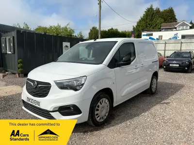 Second-hand Vauxhall Combo 2023 Alb Monovolum