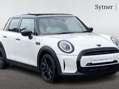 Begagnad Mini Cooper Exclusive 134 HK (98 kW) 2024 Vit Halvkombi