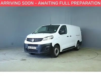 Second-hand Vauxhall Vivaro 100 CP (73 kW) 2023 Alb Monovolum