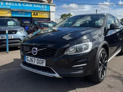 Used Volvo V60 CC 190 HP (139 kW) 2017 Black Estate