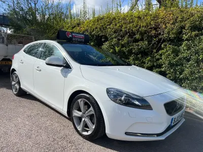 Usado Volvo V40 SE Lux 115 HP (84 kW) 2013 Branco Citadino