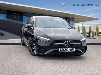Begagnad Mercedes A180 Executive 136 HK (100 kW) 2025 Svart Halvkombi