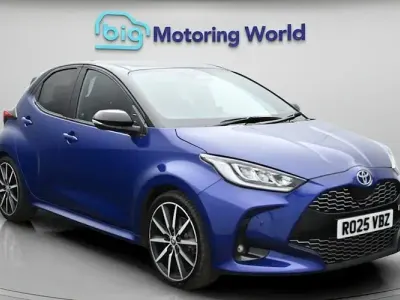 Second-hand Toyota Yaris Hybrid Sport 131 CP (96 kW) 2025 Albastru Hatchback