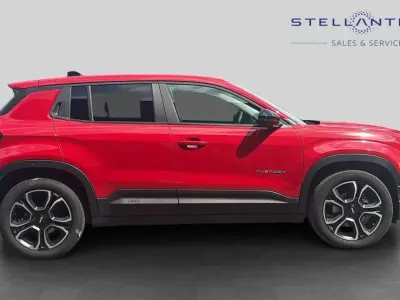 Begagnad Jeep Avenger EV Summit 113 kW (154 HK) 2024 Röd SUV