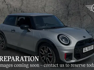 Usado Mini John Cooper Works Hatch 228 CV (167 kW) 2025 Plateado Utilitario