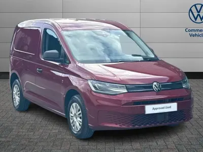 Usado VW Caddy 101 CV (74 kW) 2024 Rojo Monovolumen