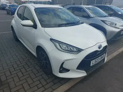 Used Toyota Yaris Hybrid Design 116 HP (85 kW) 2023 White Hatchback